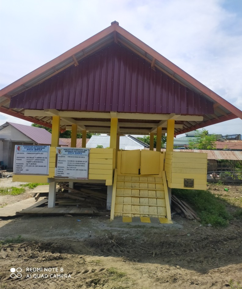 Rumah Adat Desa Bora